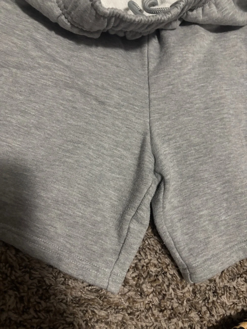 ALO Yoga Gray Heather Sweat Shorts - Picture 3 of 3